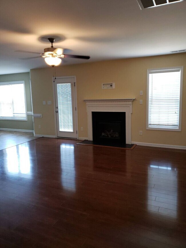 Building Photo - Gorgeous 4 Bedroom Home in Brookshire!