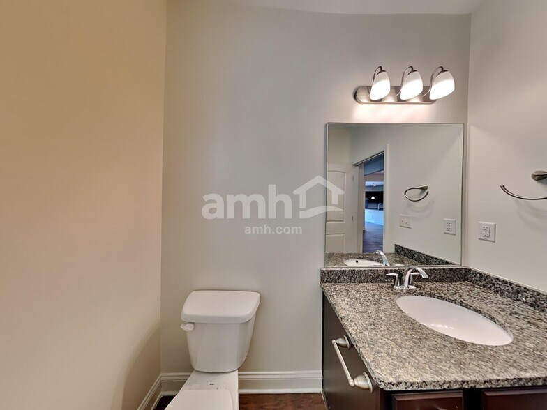 Building Photo - 1347 Weatherbrook Cir