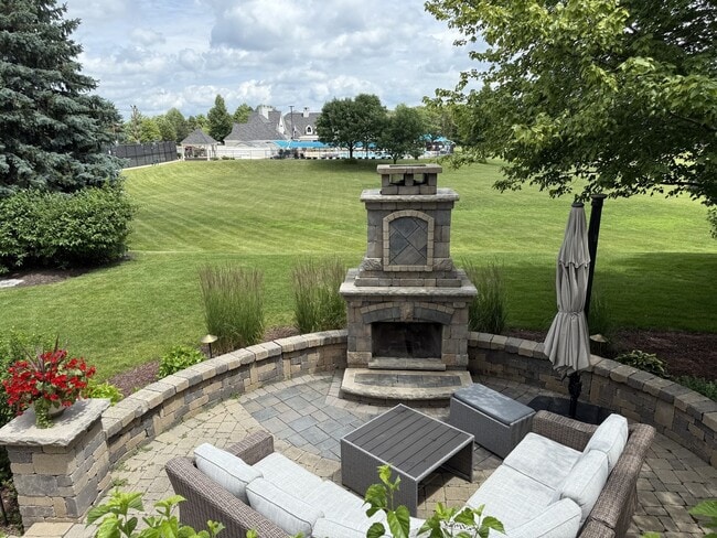 Building Photo - 2328 Simsbury Ct