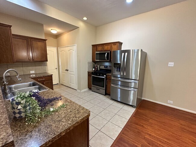 Building Photo - 5302 Canyon Hollow Dr