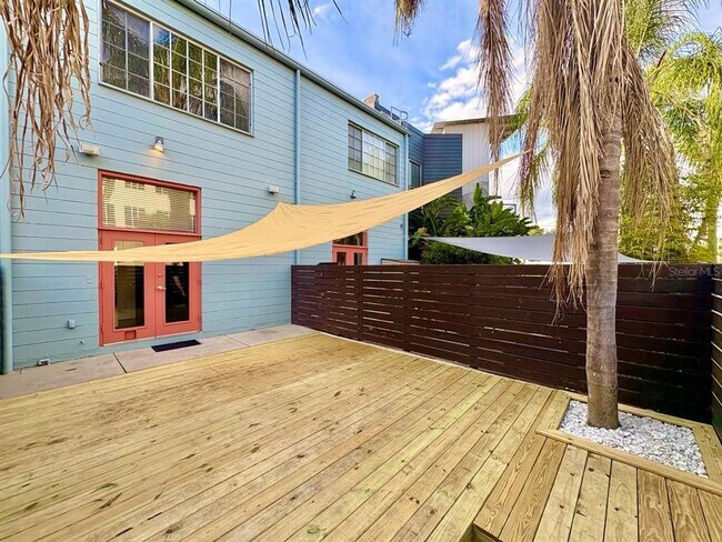 Building Photo - 2511 W Azeele St