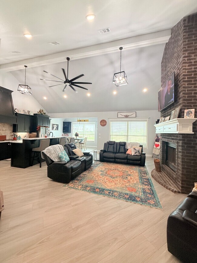 Building Photo - 2276 County Rd 1333