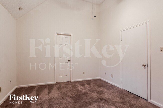 Building Photo - 1055 Margate Dr