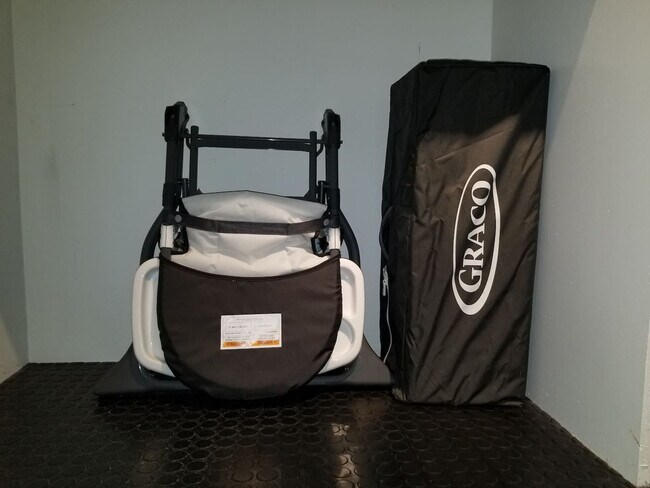 Building Photo - 219 Vine St