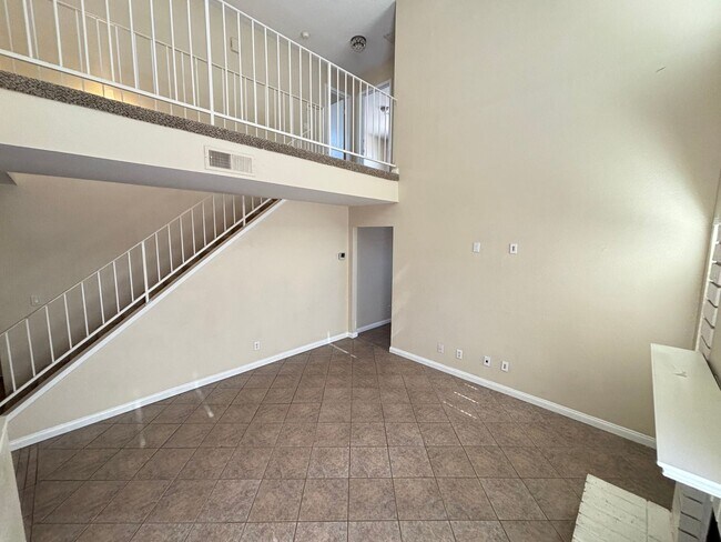 Building Photo - Spacious 3BED/3BATH Two story home located...