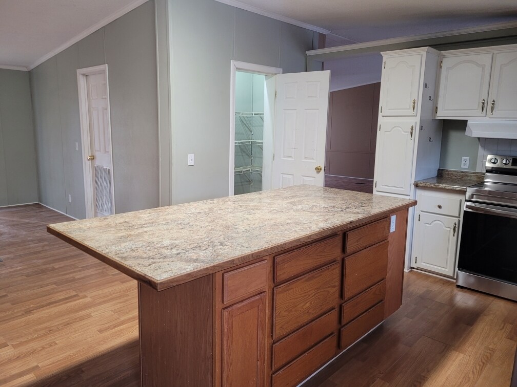 Building Photo - 22696 Lakeway Hbr