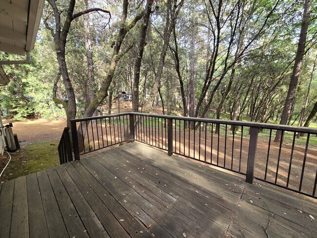 Building Photo - Spacious 4-Bedroom Home on Desirable Hillcrest Blvd in Colfax