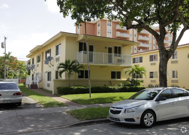 31 Menores Ave - Menores 112533 | Coral Gables (Residential / near Business District – North Ponce/Douglas area)