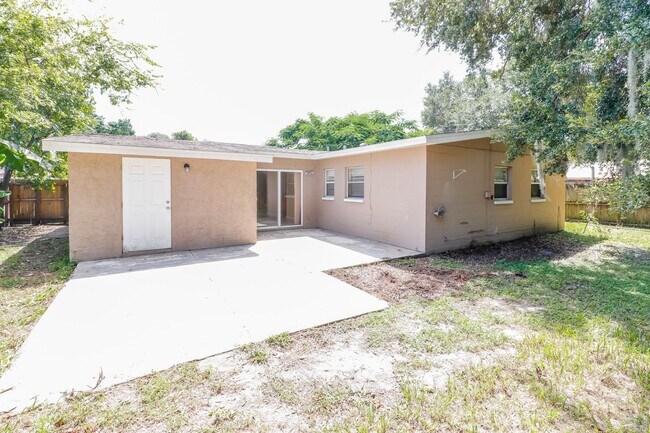 Building Photo - 6005 Town N Country Blvd