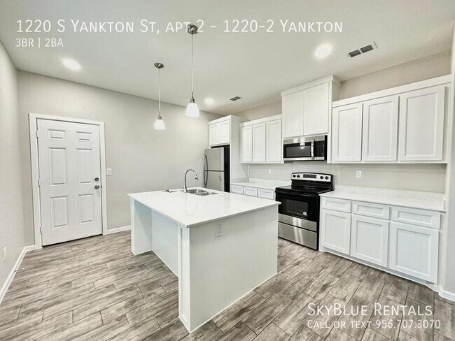 Building Photo - 1220 S Yankton St