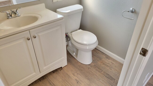 Building Photo - Totally Remodeled! 3/2