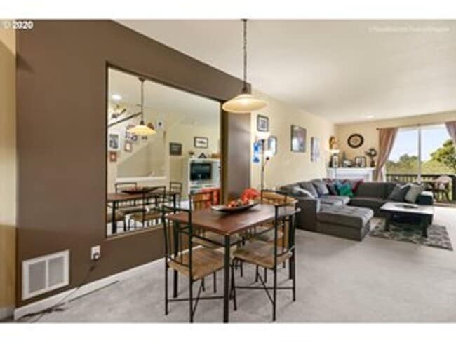Building Photo - 2 Bedroom Townhome in Gated Fairview Terrace!