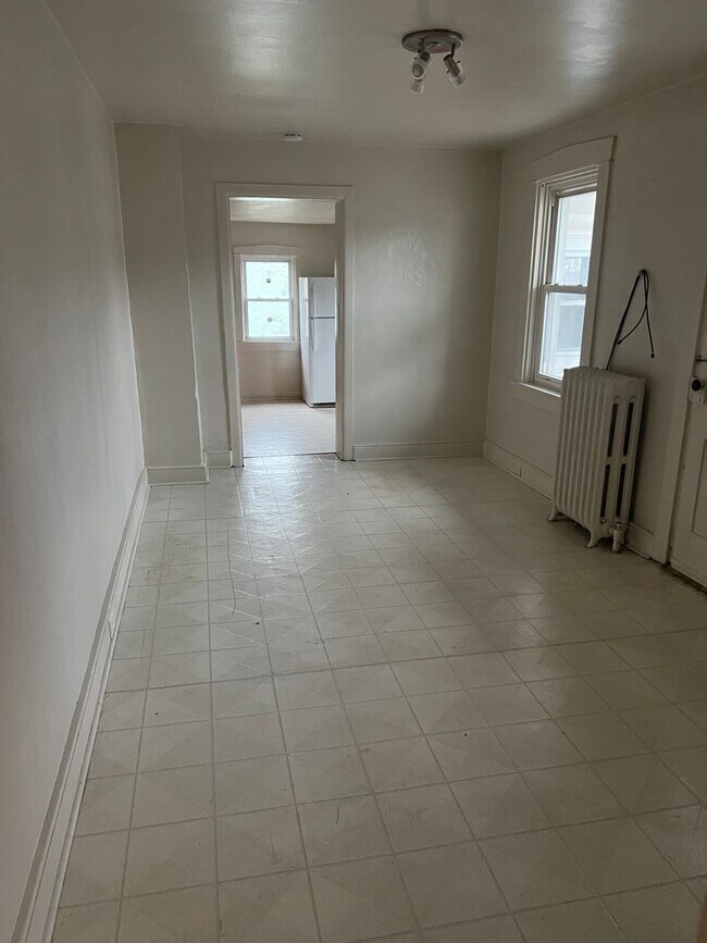 Building Photo - 605 High St