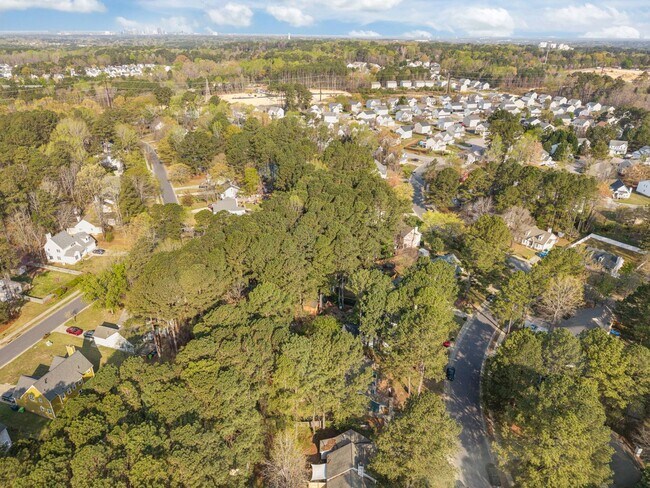 Building Photo - Charming 3BR Home with Large Private Yard Near Downtown Raleigh