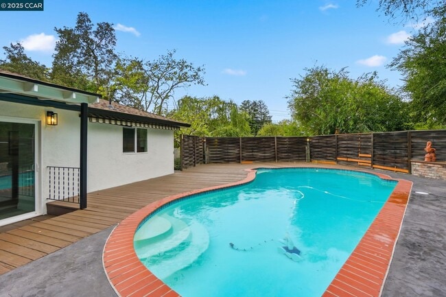 Building Photo - 289 Sierra Dr