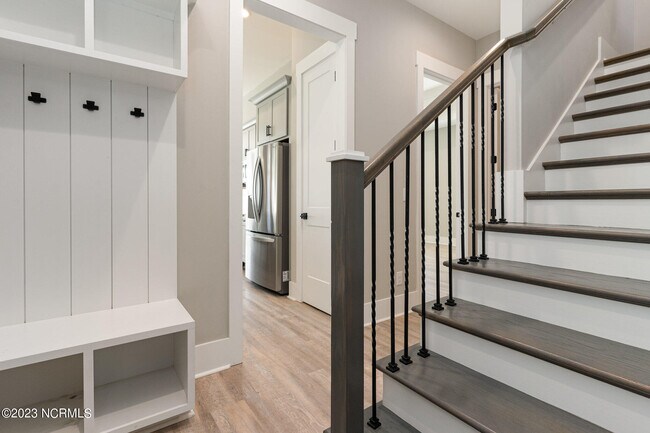 Building Photo - 2108 Stonecrest Dr NW