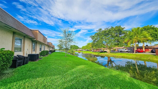 Building Photo - 416 Lakeside Dr