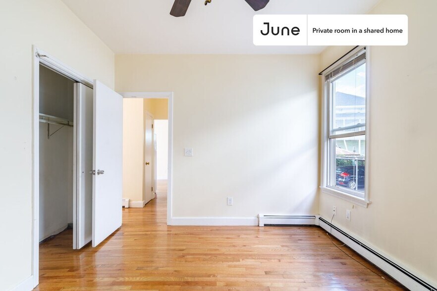 Building Photo - Private bedroom in 2 bed/1 bath Home
