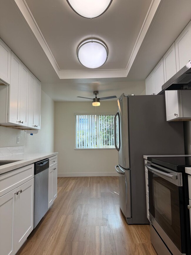 Building Photo - Classic 3Br/2Ba Bottom Level Condo in Campana Villas W/ Golf Course View