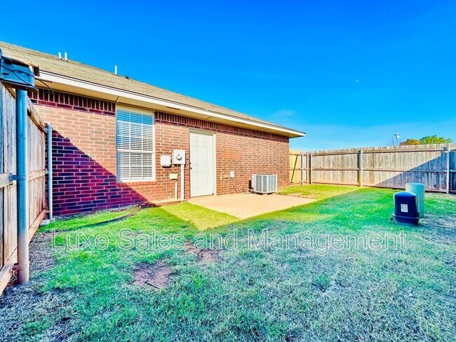 Building Photo - 1328 Garden Gate Dr