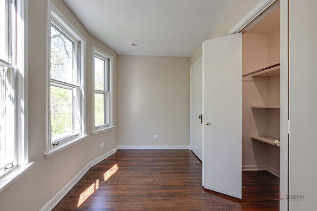 Building Photo - 544 Ravine Ave