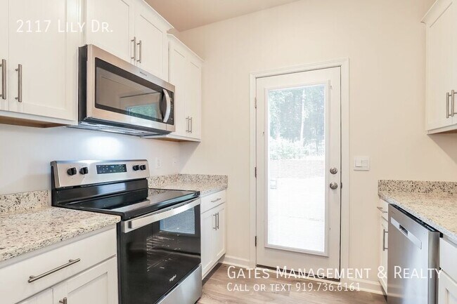 Building Photo - 2117 Lily Dr
