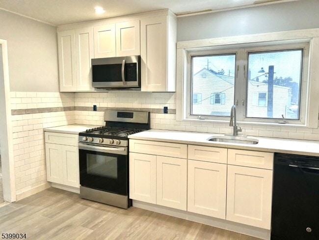 Building Photo - 227 N 15th St