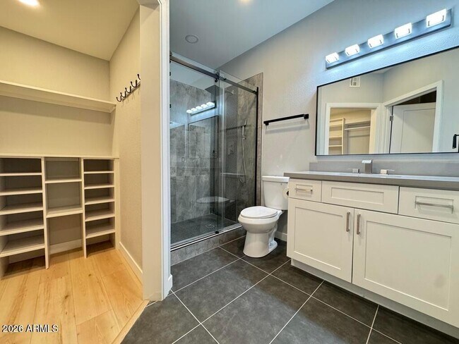 Building Photo - 1701 E Colter St