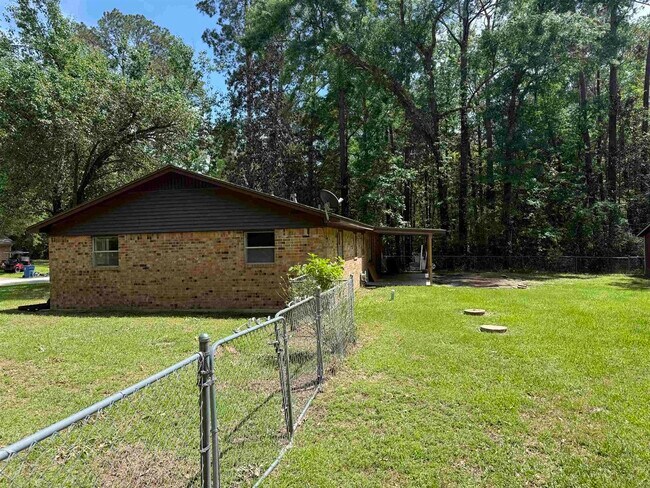 Building Photo - 917 W Wildwood Dr