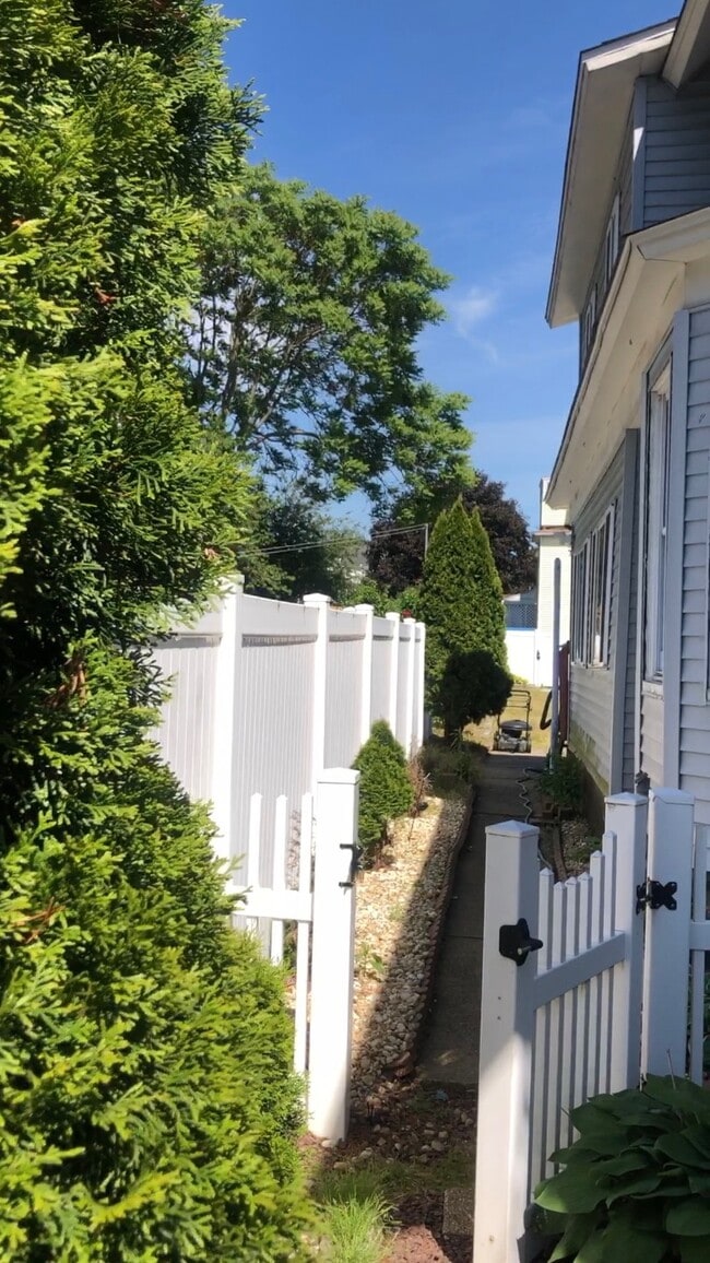 Primary Photo - 47 Parkin St