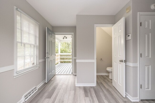 Building Photo - Beautifully Renovated 4-Bedroom Home in Ch...