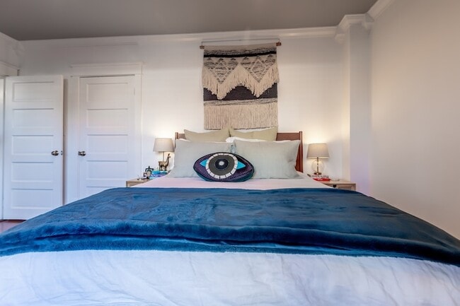 Building Photo - 310 S 7th St