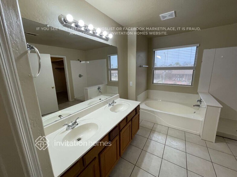 Building Photo - 10901 Hayward Ave