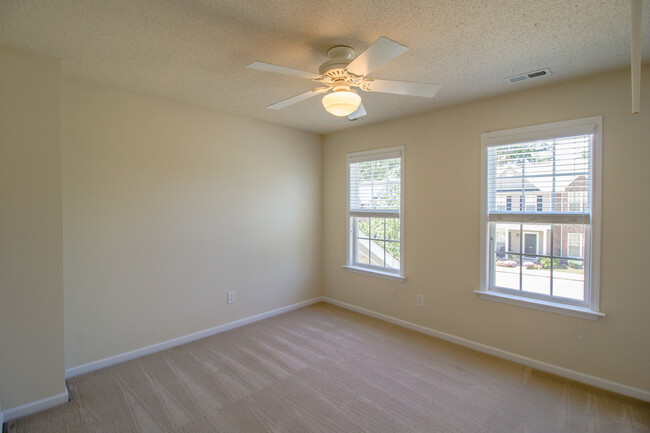 Building Photo - End Unit Townhome | First Floor Master | R...