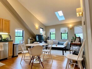 Building Photo - HOT CAMBRIDGE LISTING!!!!!
