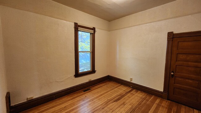 Building Photo - Charming House Near Providence