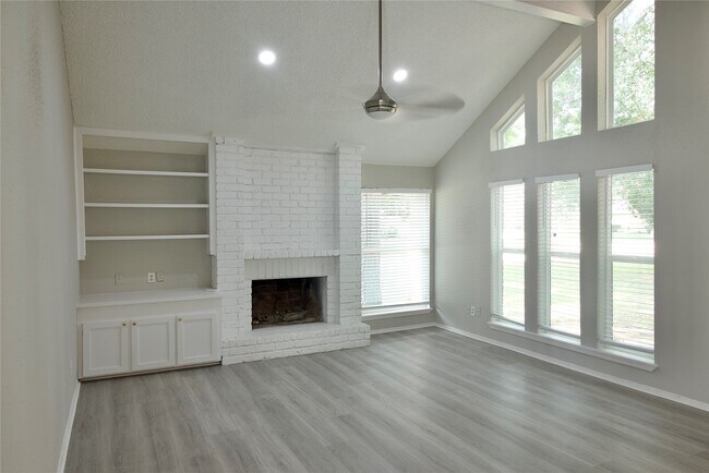 Building Photo - 5111 Pinewilde Dr