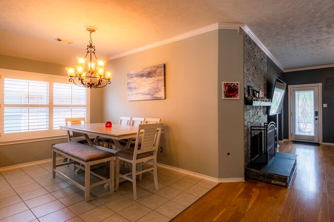 Building Photo - 10 Delphinium Pl