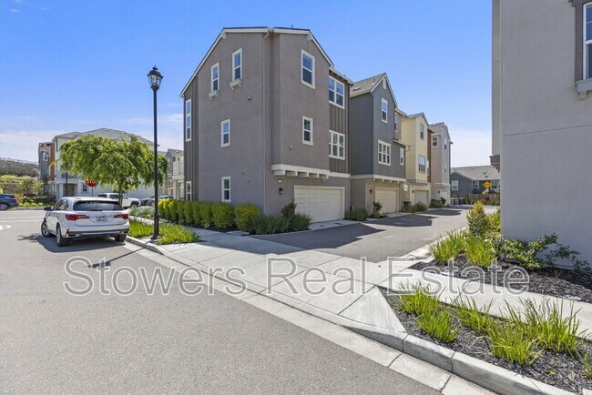 Building Photo - 2012 Confidence Wy