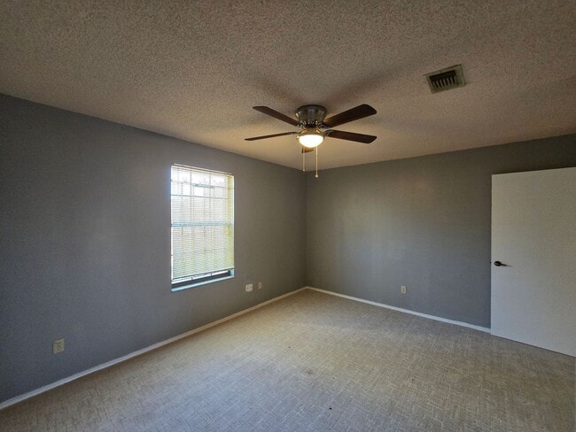 Building Photo - COMING SOON - 3 Bedrooms 2 1/2 Baths Northside