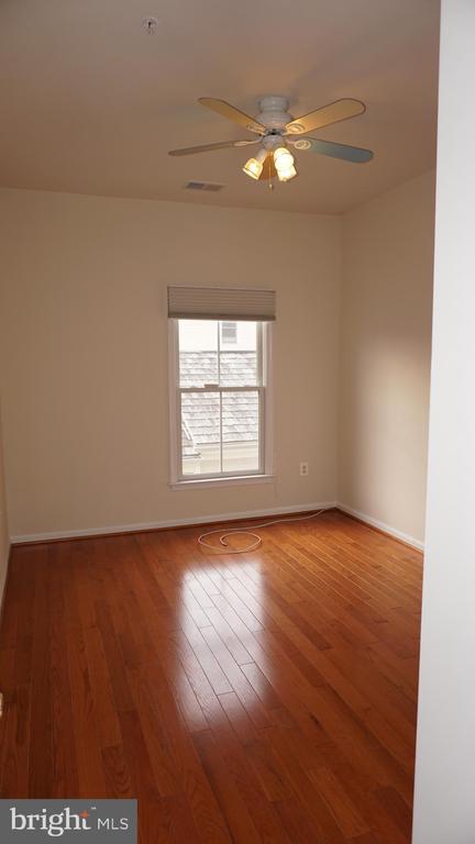 Building Photo - 405 Main St