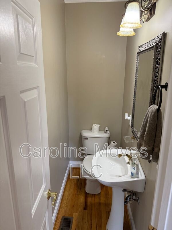 Building Photo - 204 Brushy Meadows Dr
