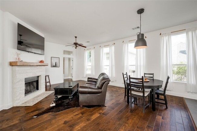 Building Photo - 1802 Village Oak Ct
