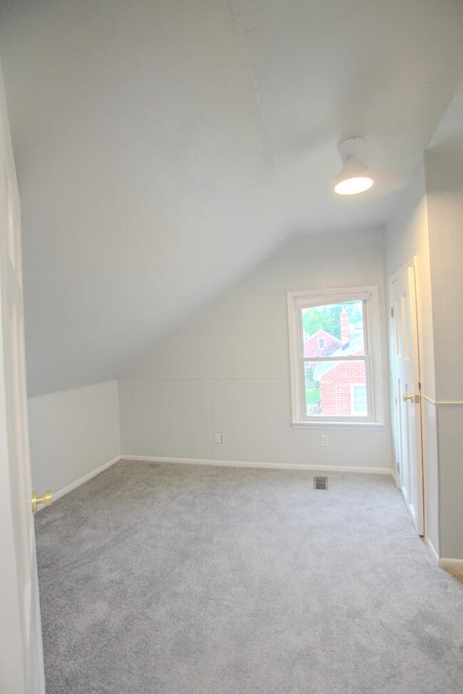 Building Photo - 5017 N Bay Ridge Ave
