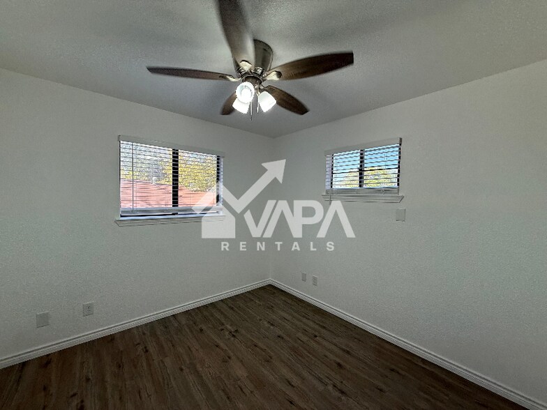 Building Photo - 5212 Vinecrest Cir