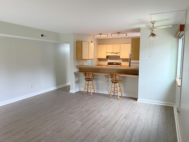 Building Photo - 1002 Linden Ave