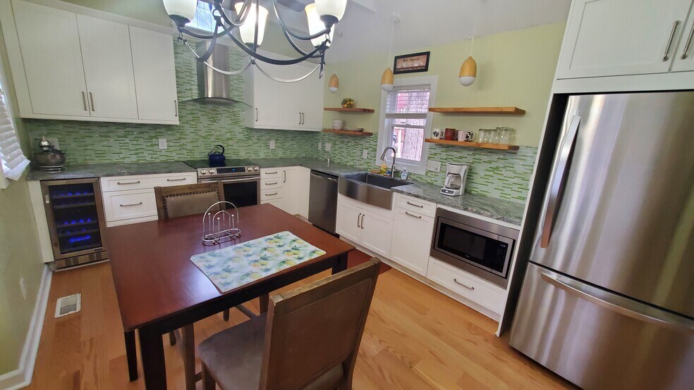 Building Photo - 5927 Sentinel Dr