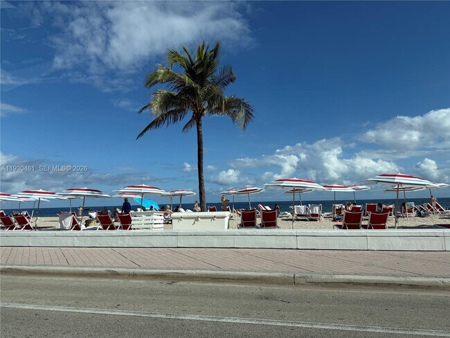 Building Photo - 2900 Banyan St