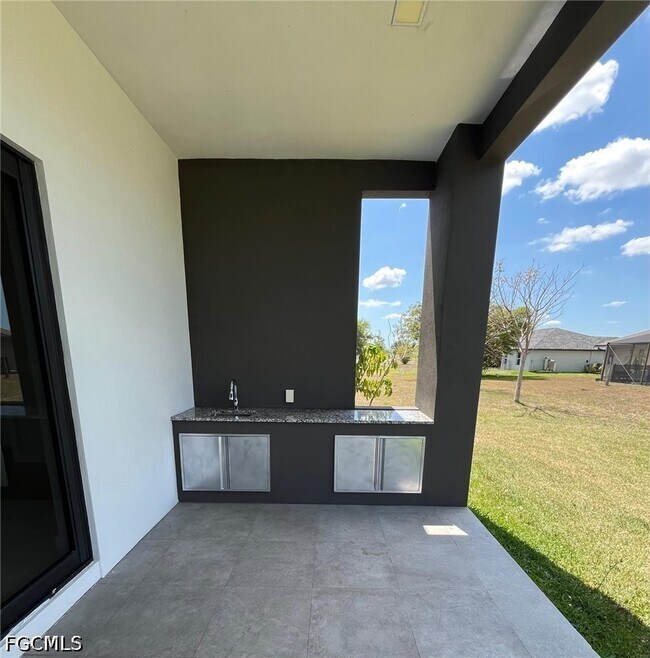 Building Photo - 1832 NW 22nd Pl