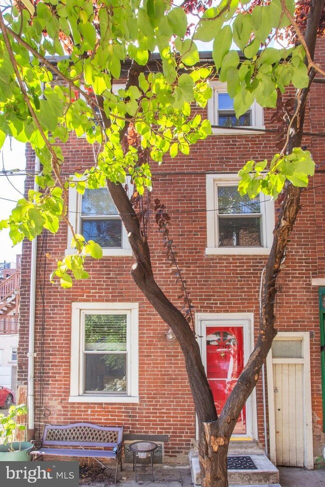 Building Photo - 720 S Percy St